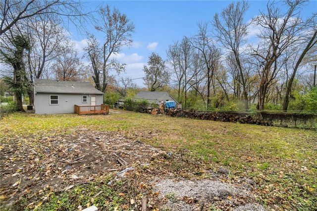 9034 Grand Avenue, Kansas City, MO 64114