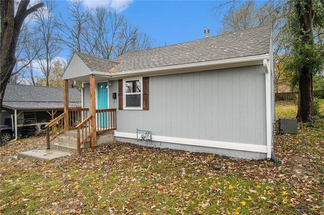 9034 Grand Avenue, Kansas City, MO 64114