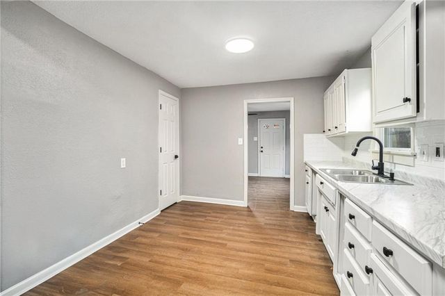 9034 Grand Avenue, Kansas City, MO 64114