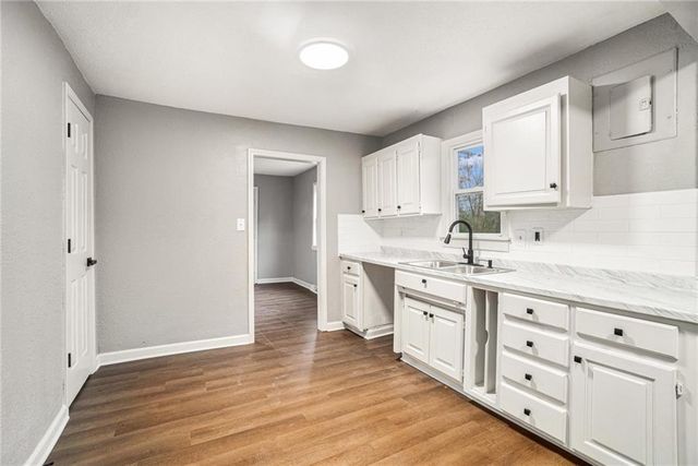 9034 Grand Avenue, Kansas City, MO 64114