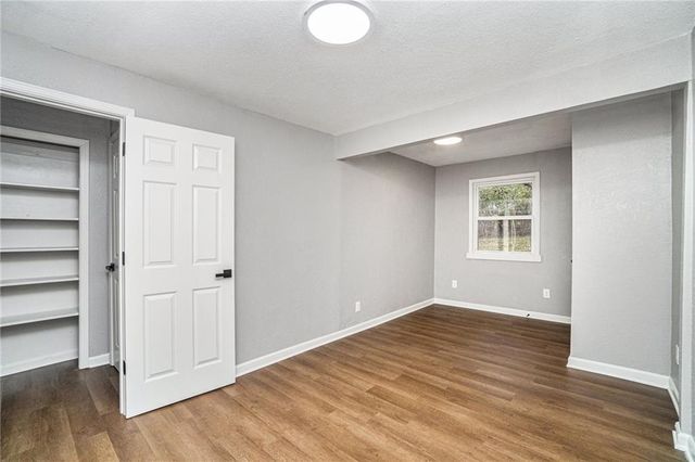 9034 Grand Avenue, Kansas City, MO 64114