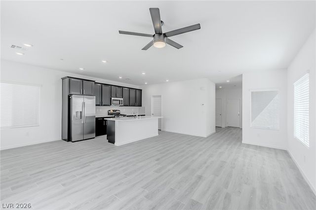 9927 Kimura Hills Avenue, Las Vegas, NV 89129