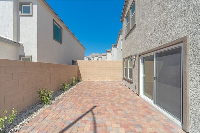 9927 Kimura Hills Avenue, Las Vegas, NV 89129