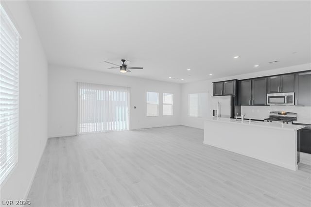 9927 Kimura Hills Avenue, Las Vegas, NV 89129
