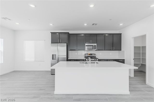 9927 Kimura Hills Avenue, Las Vegas, NV 89129