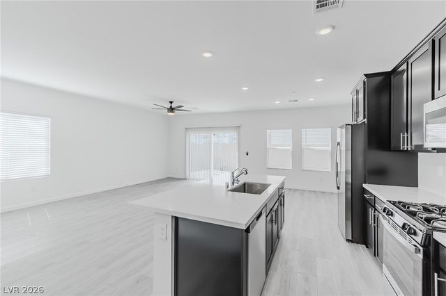 9927 Kimura Hills Avenue, Las Vegas, NV 89129