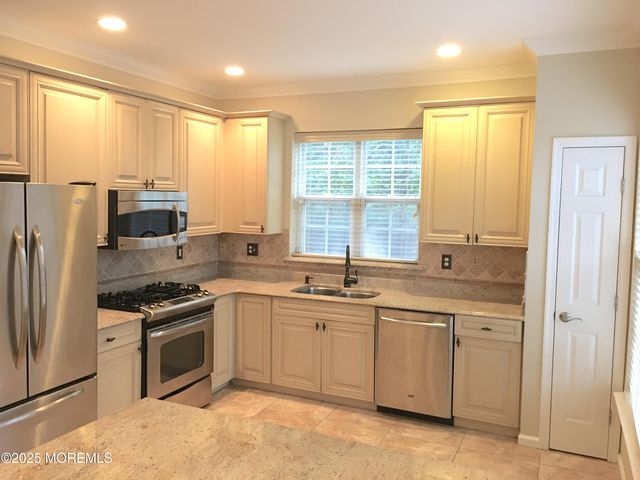 44 Poplar Lane, Holmdel, NJ 07733