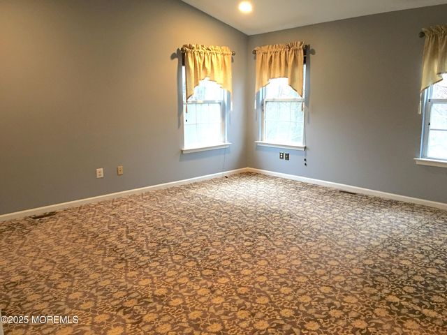 44 Poplar Lane, Holmdel, NJ 07733