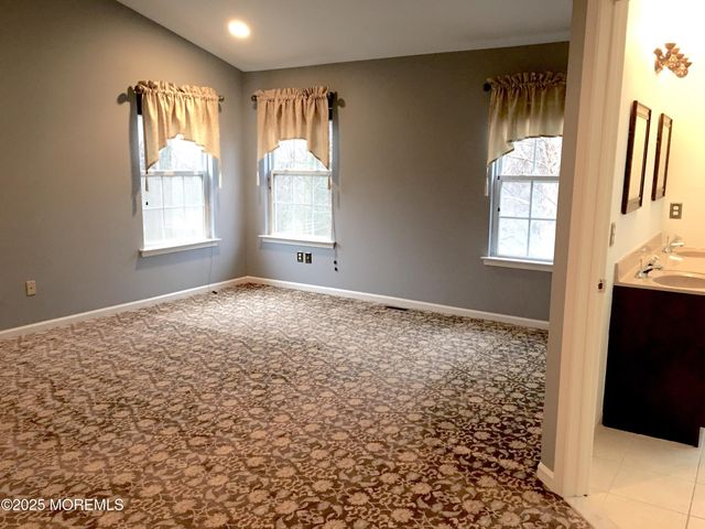 44 Poplar Lane, Holmdel, NJ 07733