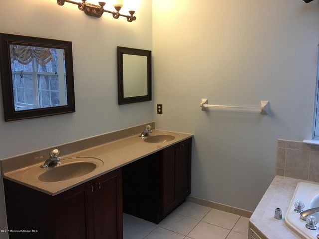 44 Poplar Lane, Holmdel, NJ 07733