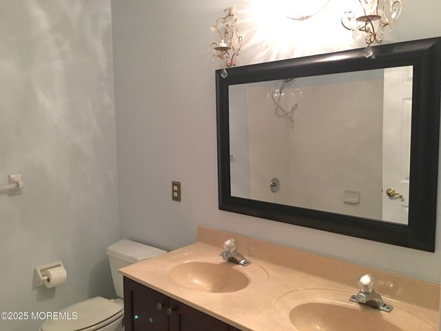 44 Poplar Lane, Holmdel, NJ 07733