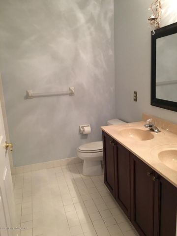 44 Poplar Lane, Holmdel, NJ 07733