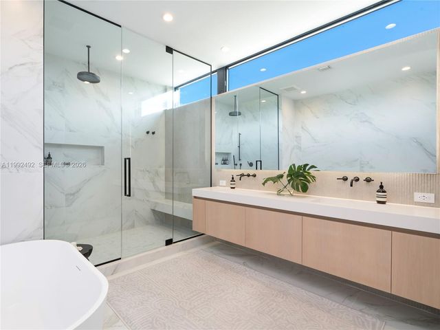 1230 Cleveland Rd, Miami Beach, FL 33141