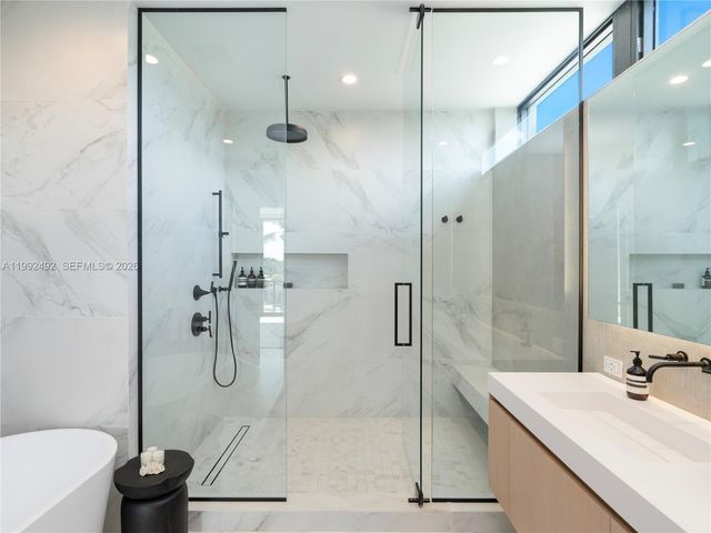 1230 Cleveland Rd, Miami Beach, FL 33141