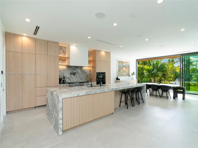 1230 Cleveland Rd, Miami Beach, FL 33141