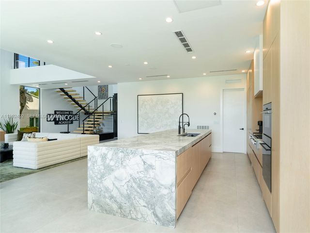 1230 Cleveland Rd, Miami Beach, FL 33141