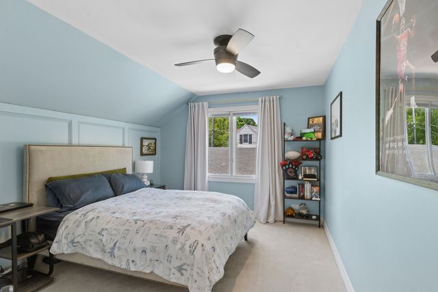 318 E Sunnyside Avenue, Libertyville, IL 60048