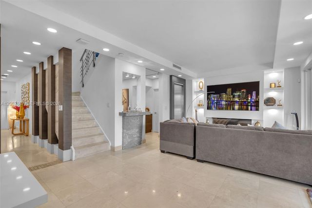 10867 NW 59th St, Doral, FL 33178
