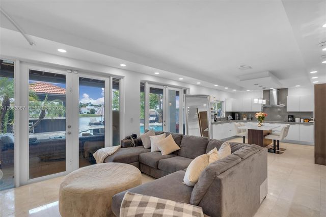 10867 NW 59th St, Doral, FL 33178