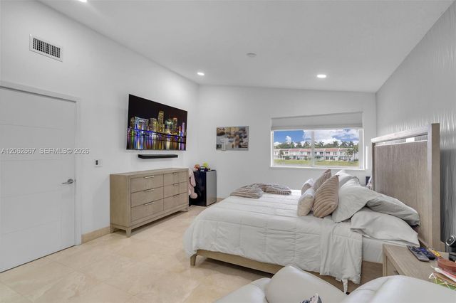10867 NW 59th St, Doral, FL 33178