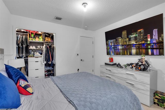 10867 NW 59th St, Doral, FL 33178