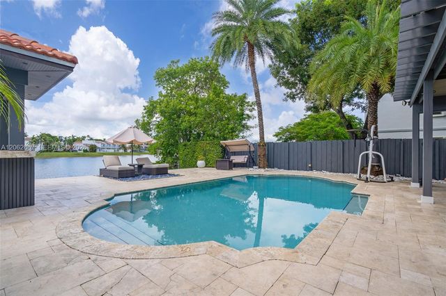 10867 NW 59th St, Doral, FL 33178