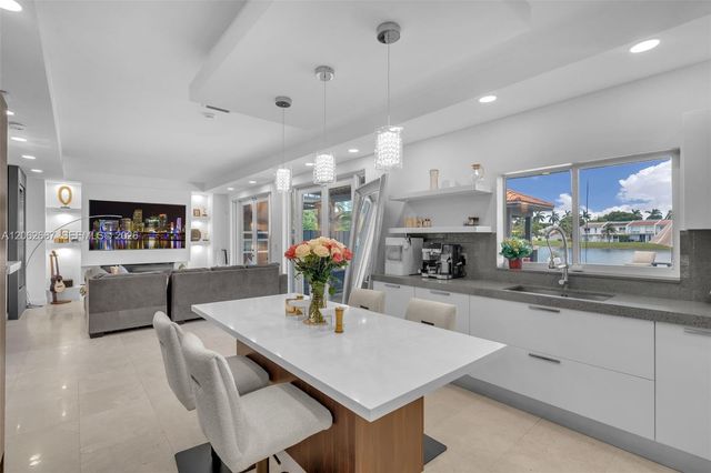 10867 NW 59th St, Doral, FL 33178