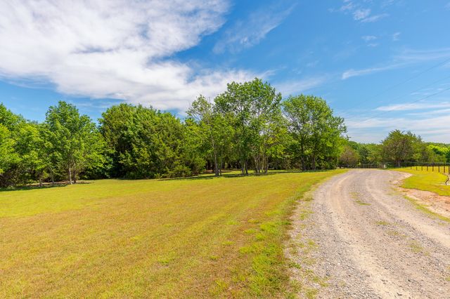 1878 N Lincoln Park Road, Van Alstyne, TX 75495