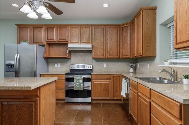 1878 N Lincoln Park Road, Van Alstyne, TX 75495