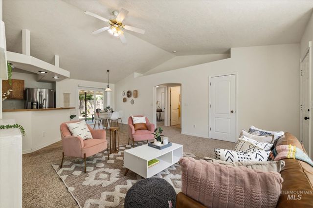 581 N Shady Grove Way, Kuna, ID 83634