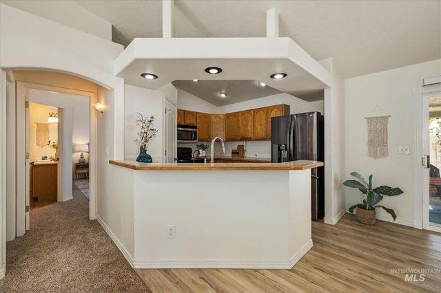 581 N Shady Grove Way, Kuna, ID 83634