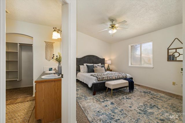 581 N Shady Grove Way, Kuna, ID 83634