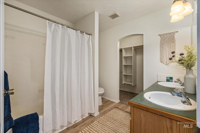581 N Shady Grove Way, Kuna, ID 83634