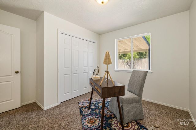 581 N Shady Grove Way, Kuna, ID 83634