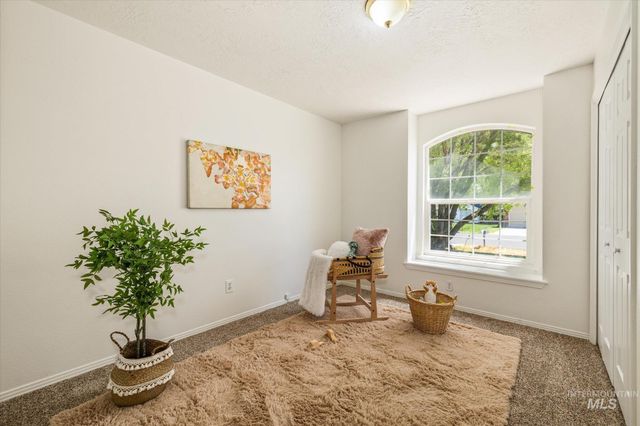 581 N Shady Grove Way, Kuna, ID 83634