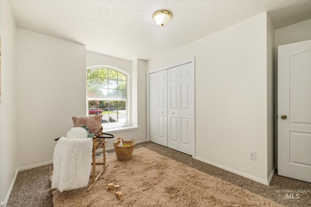 581 N Shady Grove Way, Kuna, ID 83634