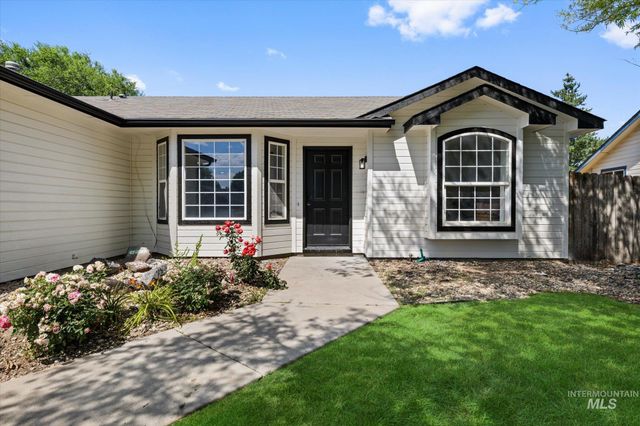 581 N Shady Grove Way, Kuna, ID 83634
