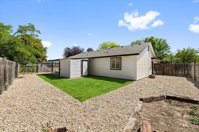 581 N Shady Grove Way, Kuna, ID 83634