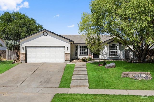 581 N Shady Grove Way, Kuna, ID 83634