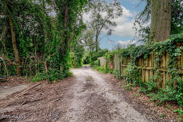 2046 Carolina Beach Road, Wilmington, NC 28401