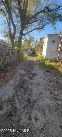 2046 Carolina Beach Road, Wilmington, NC 28401