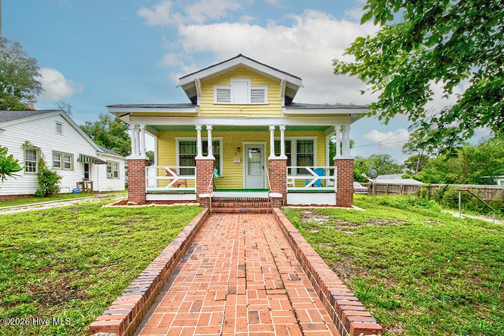 2046 Carolina Beach Road, Wilmington, NC 28401