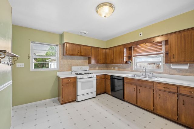 1041 E 8th Street, Lockport, IL 60441