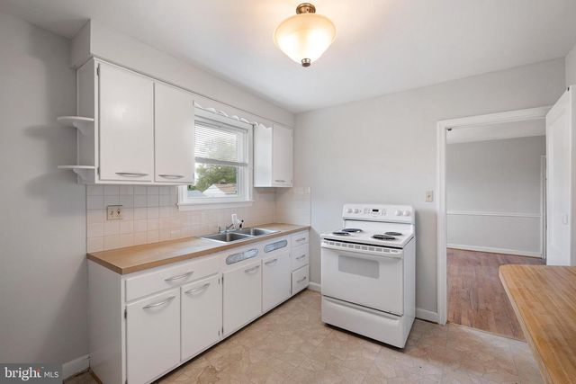 1405 MARSH RD, Talleyville, DE 19803