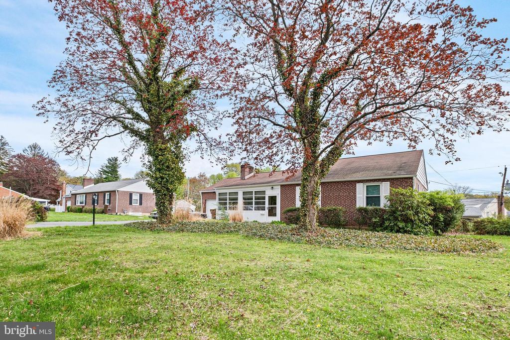 1405 MARSH RD, Talleyville, DE 19803