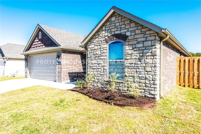 50 N Benchmark Lane, Fayetteville, AR 72704