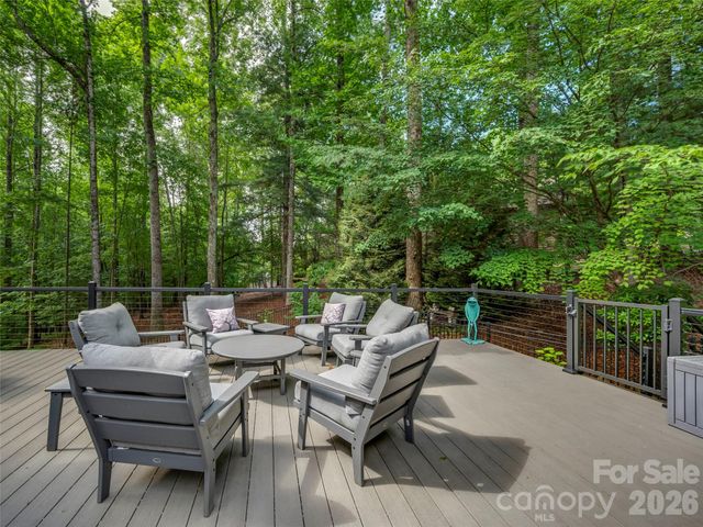 104 Little Cherokee Ridge, Hendersonville, NC 28739
