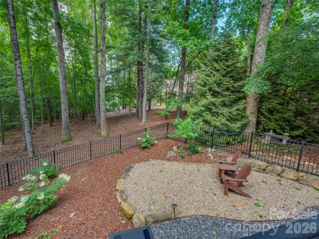 104 Little Cherokee Ridge, Hendersonville, NC 28739