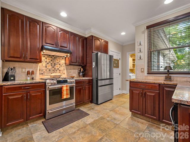104 Little Cherokee Ridge, Hendersonville, NC 28739