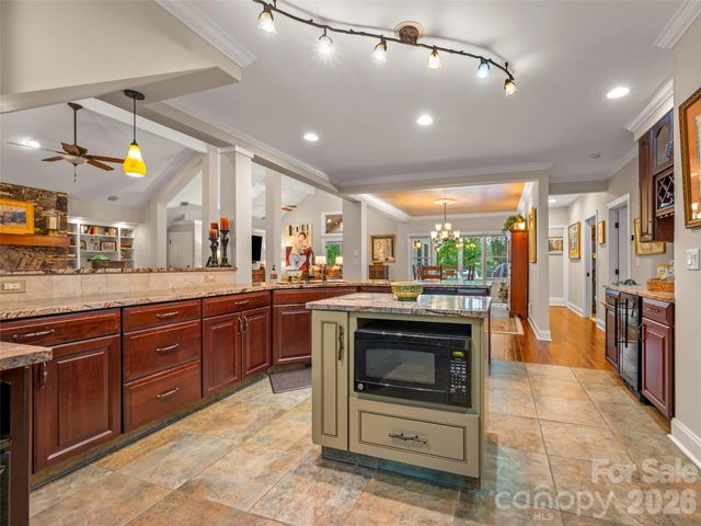 104 Little Cherokee Ridge, Hendersonville, NC 28739